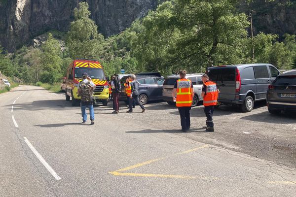 Ce vendredi 28 juin, les habitants du hameau de la Bérarde, situé sur la commune de Saint-Christophe-en-Oisans, en Isère, grâce à deux convois exceptionnels.