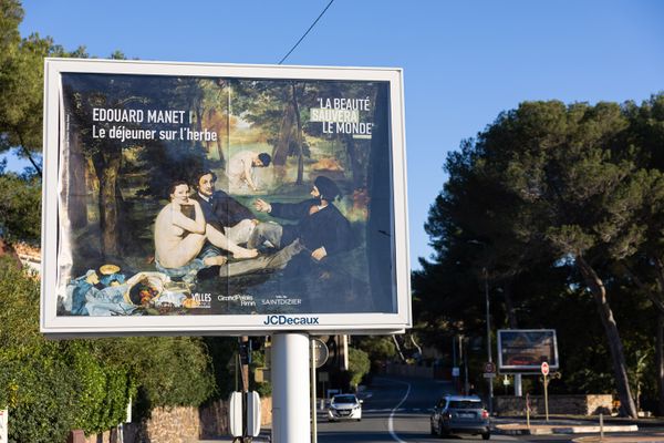 Le déjeuner sur l'herbe d'Edouard Manet au 100 route de la corniche, après la sortie du Port de Santa Lucia en direction de Cannes à Saint-Raphaël.