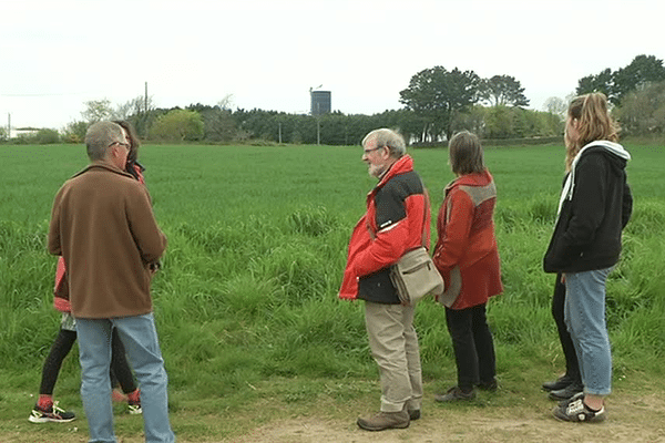 Des opposants au projet d'extension d'une porcherie à Plovan - avril 2017