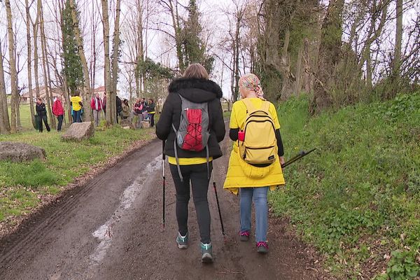 Les membres du collectif "Plus fortes ensemble" organisent une marche pour sensibiliser aux violences conjugales.