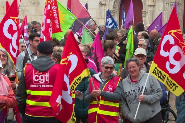 Environ 300 personnes ont manifesté à La Rochelle ce mercredi matin pour la Fête du Travail