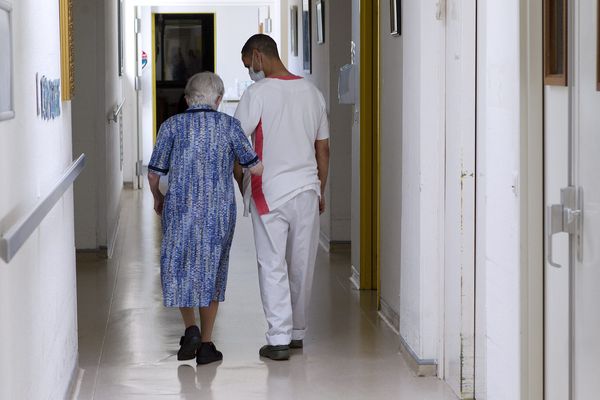 Illustration. Le plan d'urgence du département doit aussi venir en aide aux personnes chargées de prendre soin des plus fragiles.