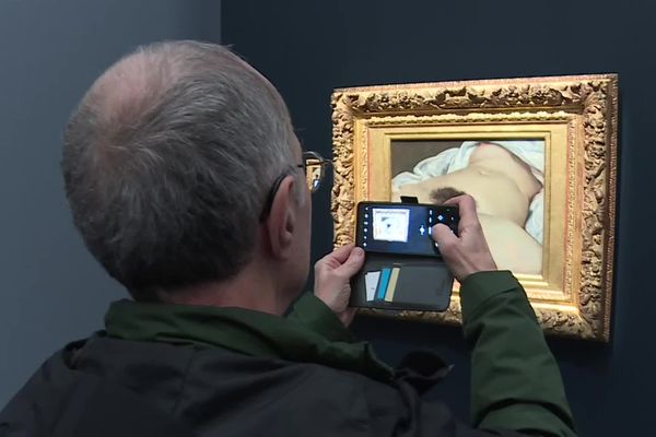 Le célèbre nu : "L'origine du monde" du peintre Gustave Courbet est exposé au Centre Pompidou-Metz.