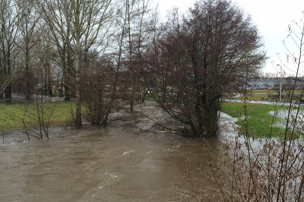 La Cère à Arpajon-sur-Cère : 110 millimètres de précipitations en 24 heures, pour comparaison, l'équivalent d'1 mois de pluie sur Aurillac.