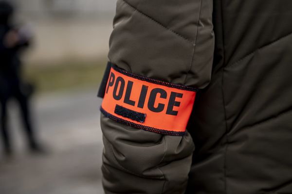 Sordide affaire de viols en réunion d'une lycéenne à son domicile de Bron (Métropole de Lyon) : huit mineurs mis en examen début avril 2024.