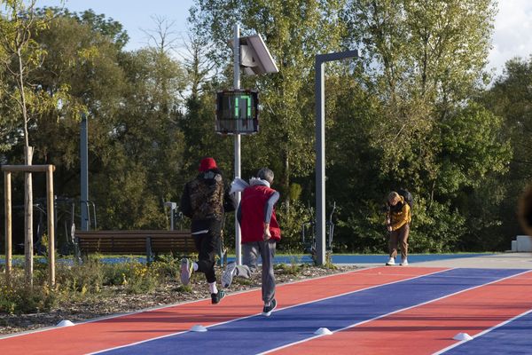 La piste de sprint est l'un des équipements de la Grande boucle sportive.