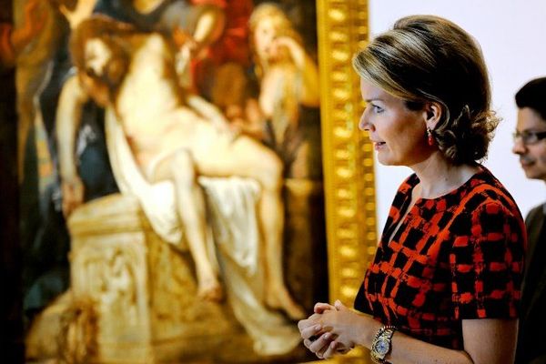 La reine Mathilde de Belgique au Louvre-Lens ce vendredi. 