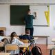 La rentrée scolaire a débuté il y a deux semaines, mais des professeurs manquent toujours à l'appel dans les salles de classe.