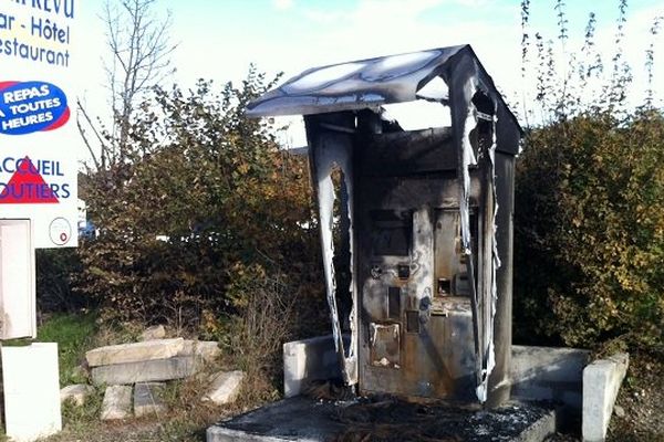 La borne écotaxe située près de l'embranchement entre la RN88 et l'autoroute A75, à Lapanouse-de-Séverac. 