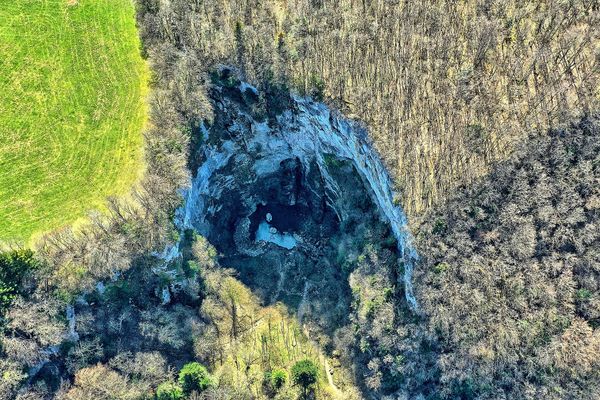 Nans-sous-Sainte-Anne, le creux Billard en vue aérienne.