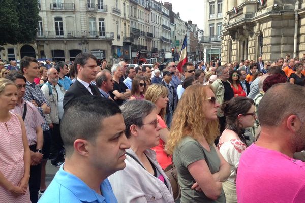 Face à la préfecture de Région, à Lille ce lundi 18 juillet. 