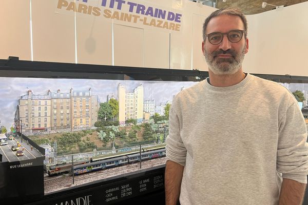 Les derniers mètres de la ligne Paris-Normandie, avant la gare Saint-Lazare, sont un avant-goût du réseau miniature de Jean-Armel et Violaine Dujardin.