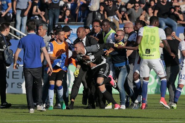 Scène de chaos dimanche sur la pelouse de Bastia 