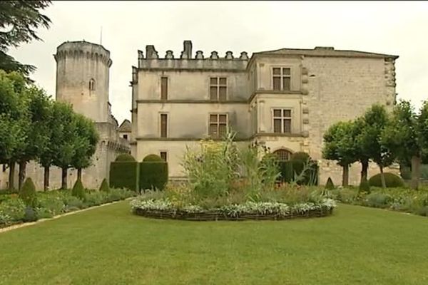 Moyen-Age et renaissance se côtoient pour offrir l'un des plus beau château de Dordogne...