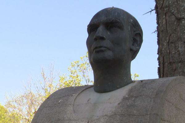 François Mitterrand, l'enfant du pays devenu chef de l'Etat, a laissé une empreinte bien visible à Jarnac (Charente).