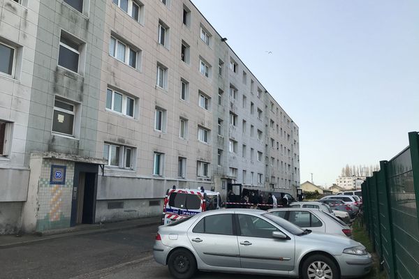 L'ancien compagnon aurait porté plusieurs coups de couteau à son épouse dans leur appartement situé rue de la Belle Etoile au Havre.