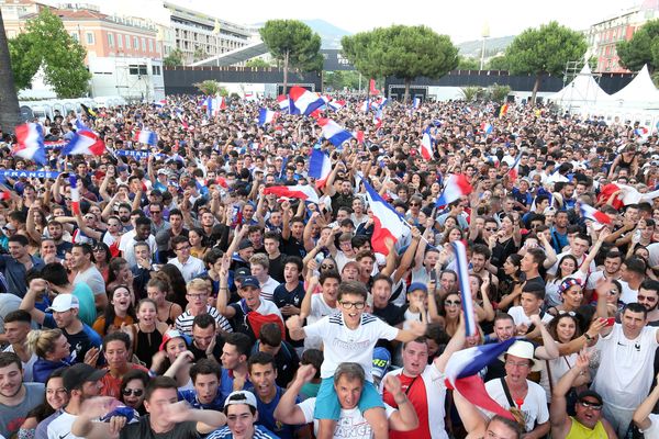 La place Masséna lors de la demi-finale France/Belgique de la Coupe du Monde 2018.