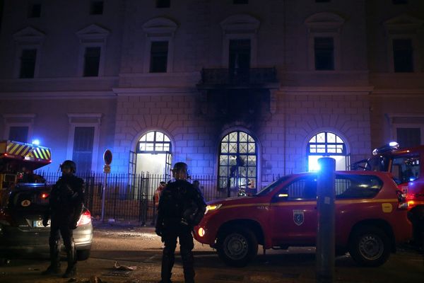 Le 9 mars 2022, en marge d'un rassemblement en soutien à Yvan Colonna, le palais de Justice d'Ajaccio est incendié.