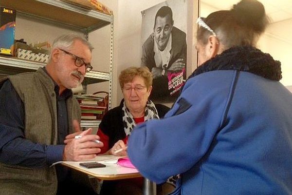 Limoux (Aude) - derniers jours d'inscription pour la campagne d'hiver des Restos du coeur - 25 novembre 2015.