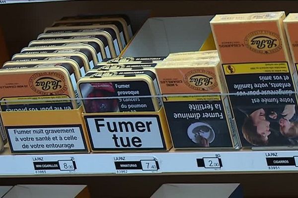 En Angleterre où un paquet de cigarettes coûte en moyenne 10,50 euros, la consommation de tabac baisse régulièrement. 