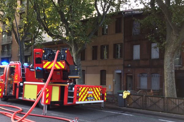 le feu a pris au deuxième étage de cette habitation.