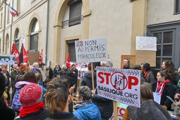 Le 29 novembre 2022, le préfet de l'Ardèche Thierry Devimieux a autorisé la famille missionnaire de Notre Dame (FMND) a reprendre le chantier du complexe religieux stoppé à la demande de Barbara Pompili alors ministre de la transition écologique le 29 septembre 2020. Une manifestation était organisée ce samedi 14 janvier 2023 devant la préfecture de l'Ardèche à Privas.