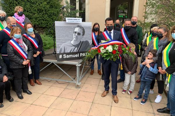 Lors de la cérémonie en hommage à Samuel Paty, ce mercredi 21 octobre 2020, à Plan-de-Cuques. 