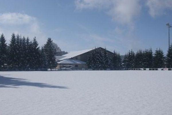 Photo d'archive mais relatant l'état actuel du stade de Levier