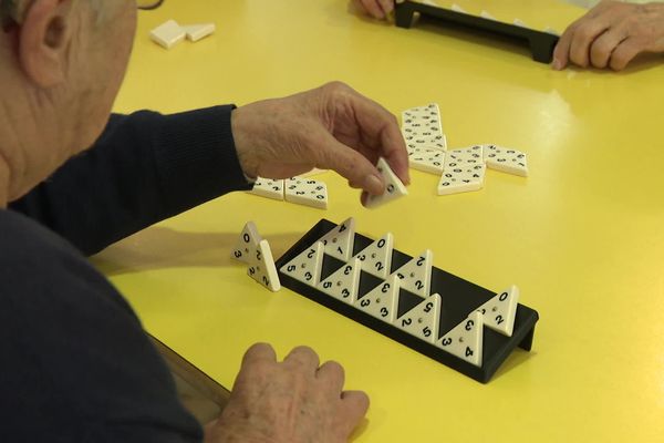 Grâce à la charte signée par la ville d'Abbeville, les agents du service public vont notamment bénéficier de formations pour accompagner les malades d'Alzheimer