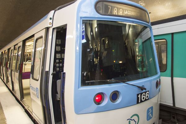 Les nouveaux métros ont été mis en service d'abord sur la ligne 7.