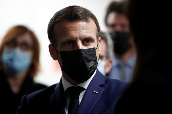 Le Président Emmanuel Macron en visite dans un centre de vaccination contre le Covid-19, à Bobigny (Seine-Saint-Denis), le 1er mars 2021. 