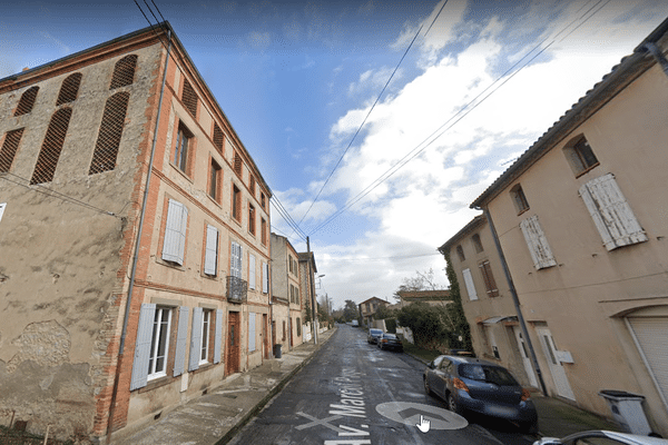 L'avenue Marcel Pagnol à Graulhet (Tarn) est coupée à la circulation à partir de ces maisons jusqu'à nouvel ordre en raison des risques d'effondrement.