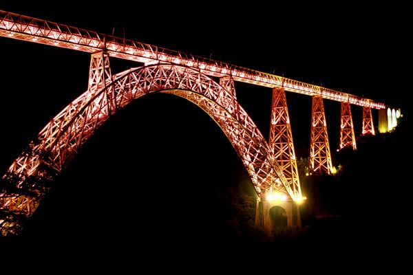 La viaduc de Garabit, dans le Cantal, est un des emblèmes de l'Auvergne.