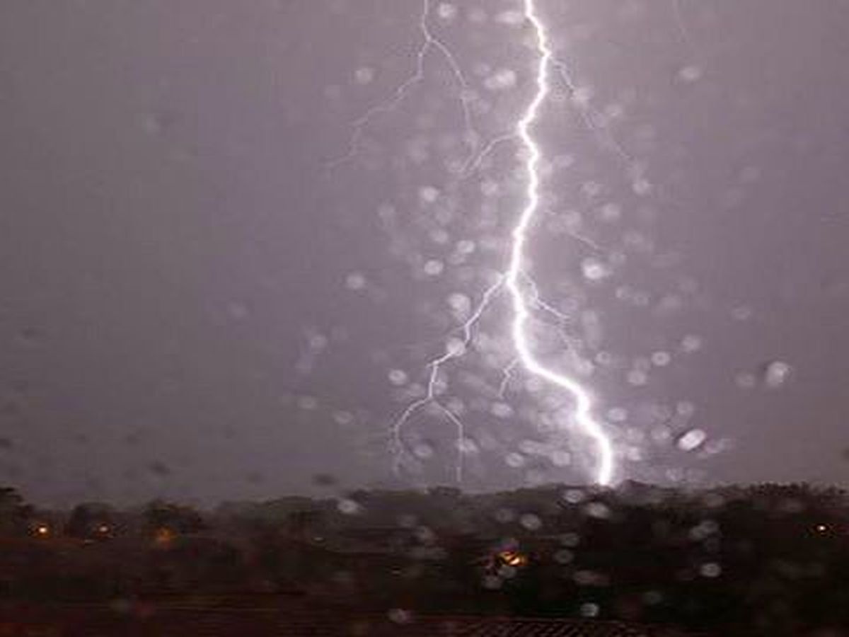 Vigilance Jaune Orages Dans Le Gard L Herault La Lozere Et L Aude [ 900 x 1200 Pixel ]