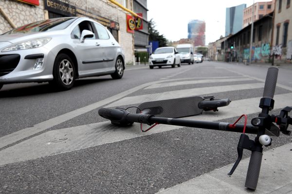 Image d'une trottinette dans une rue de Marseille