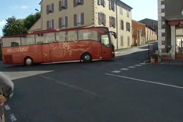 La ligne Clermont-Ferrand/Nîmes du train cévenol est remplacée par un car de substitution jusqu'à la fin des travaux prévus mi-décembre 2015.