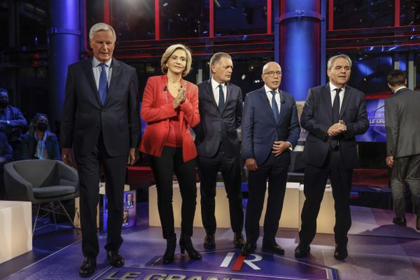 Les cinq candidats à l'investiture de LR Les Républicains pour la présidentielle, Michel Barnier, Xavier Bertrand, Valérie Pécresse, Eric Ciotti, Philippe Juvin.