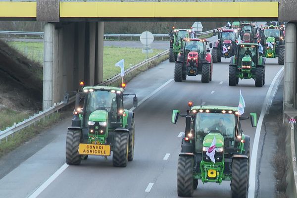 Opération blocage de l'A36 par les agriculteurs du Doubs.