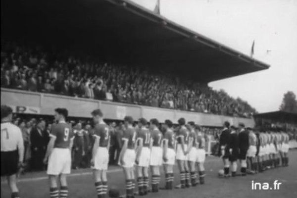 La première confrontation entre la France et l'Islande a eu lieu le 2 juin 1957 au stade Marcel Saupin à Nantes