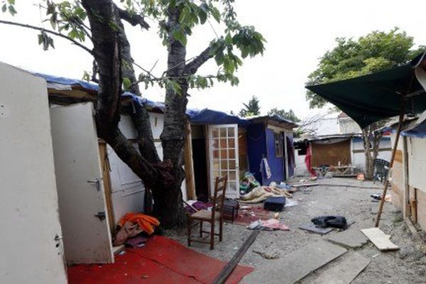 Le campement où vivait le jeune Rom lynché à Pierrefitte-sur-Seine en Seine-Saint-Denis