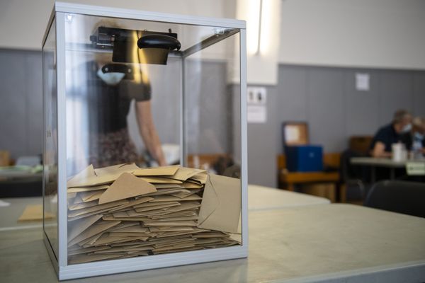 Les candidats aux élections législatives anticipées pouvaient débuter leur campagne à compter du lundi 17 juin 2024.