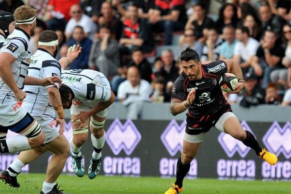 Les brivistes (en blanc) ont perdu 67 à 19 au stade Ernest-Wallon face à Toulouse