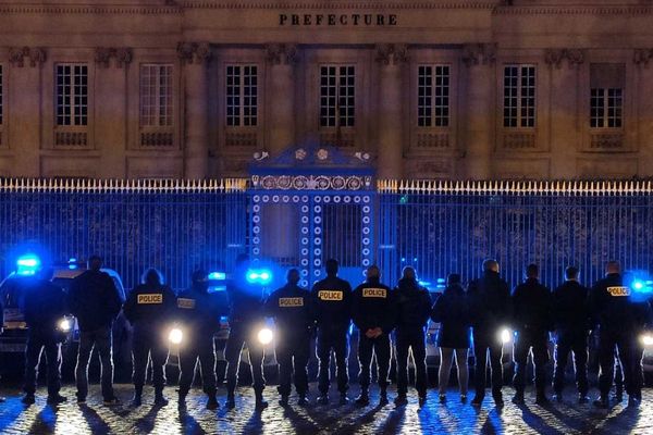 Les policiers de nuit de Nantes manifestent devant la préfecture, 18 décembre 2019