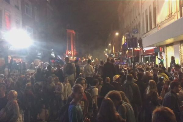 Image d'illustration d'un quartier festif de Lille (rue Masséna), où les étudiants peuvent se retrouver lors de soirées d'intégration.