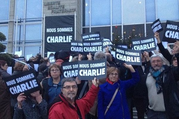 Vénissieux : un hommage aux victimes de l'attaque contre Charlie Hebdo - 9/1/15