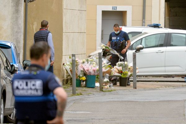 Les syndicats de police organise une "marche citoyenne" le 19 mai à Paris en hommage à leur collègue tué sur un point de deal à Avignon.
