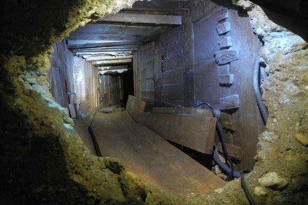 Le tunnel percé par les malfaiteurs en mars 2014