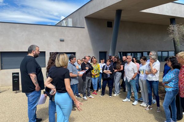 Les syndicats se sont rassemblés devant la chambre d’agriculture de Haute-Corse ce lundi 3 juin afin de protester contre le transfert de certaines de leurs missions.