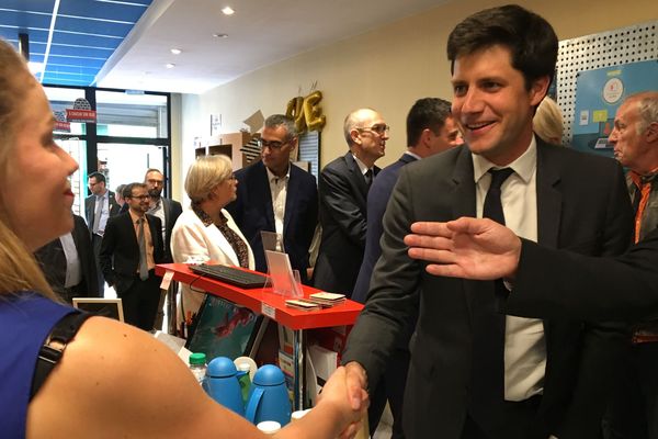 Le ministre, Julien Denormandie, au centre d'information jeunesse à Rouen