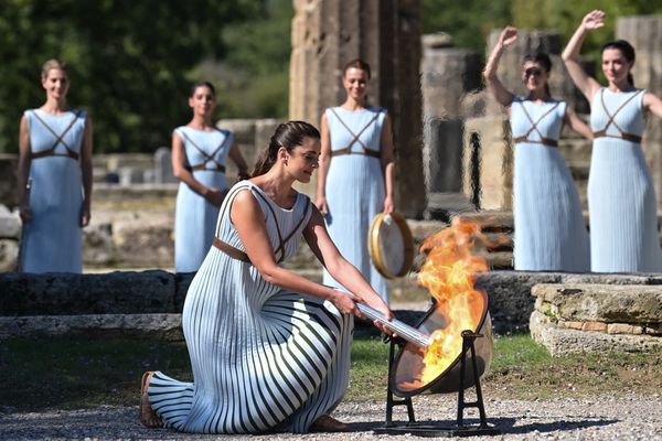 Comme le veut la tradition, c'est à Olympie, le 16 avril 2024 en Grèce, que la flamme sera allumée avant de partir pour la France.